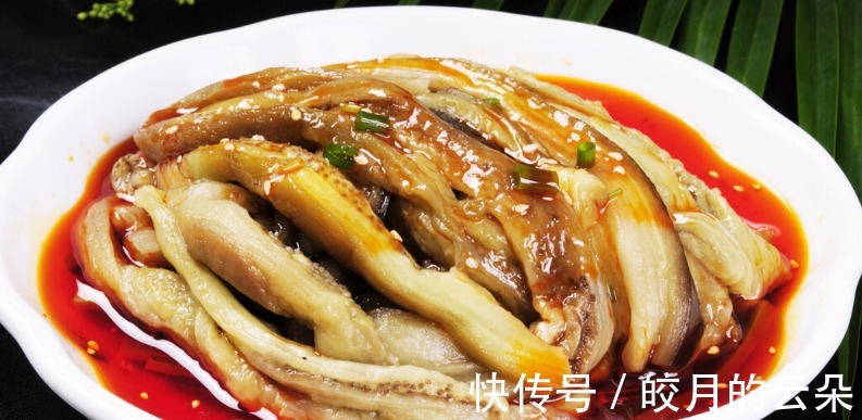 鲜嫩|蒸茄子时，别直接上锅蒸，多加这1步，茄子鲜嫩美味不发黑，真香！