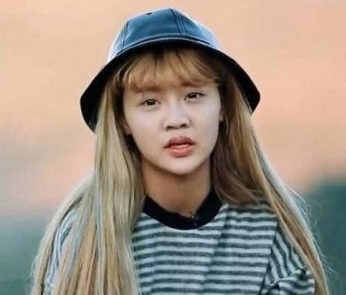 审美观|整成网红的韩安冉,与女儿对比,网友:女儿好看多了