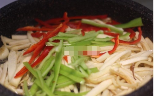 切一切炒一炒,脆嫩清爽,比肉还香