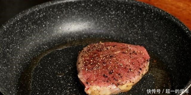 买牛排时,无论什么牌子,只要包装上有“这行字”,都是合成牛排