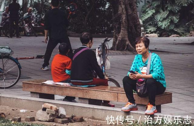 老人|为什么孩子3岁之后,最好不要让姥姥带奶奶的截胡不无道理