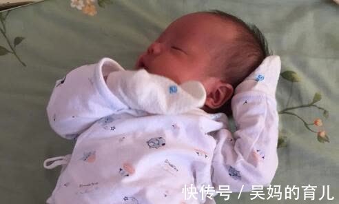 妈妈|宝宝总歪着脖子睡?警惕这5个原因,第2个暖心,第5个让家长崩溃