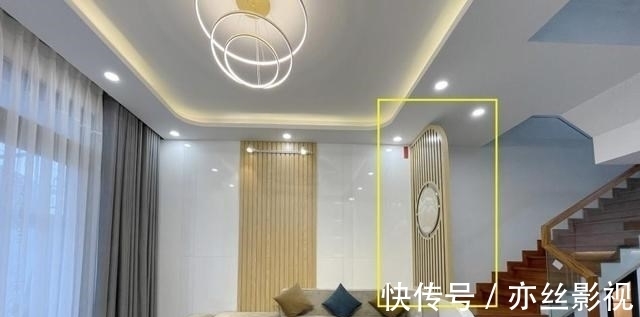 楼梯口|楼梯口正对着客厅，用木格栅隔断，关键比实心隔墙薄，更省空间