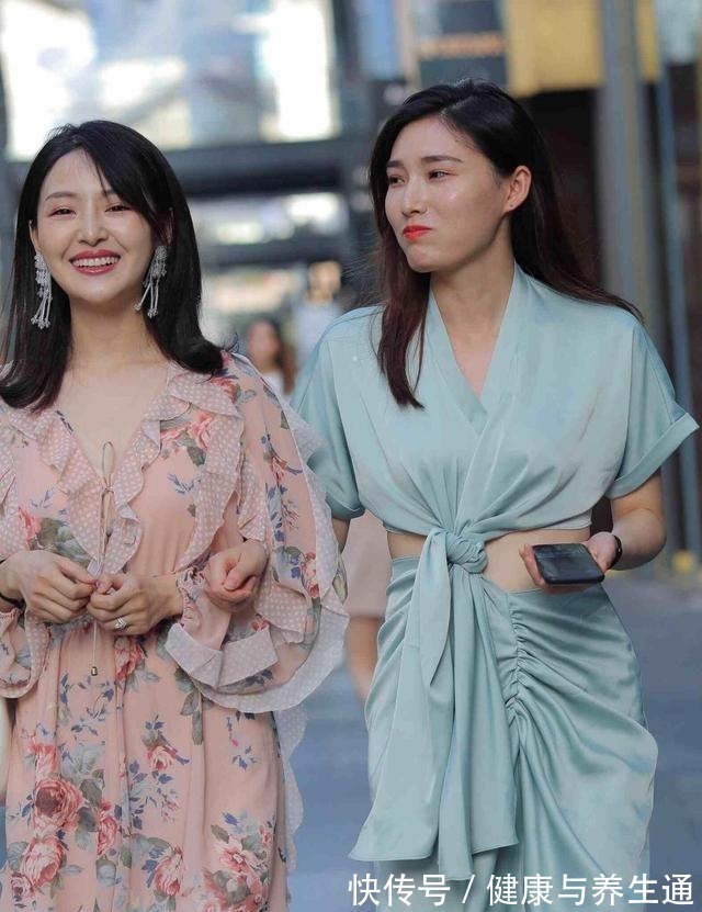 连衣裙 时尚俏皮的连衣裙穿搭呈现时髦气息,展现英姿飒爽,气质不凡!