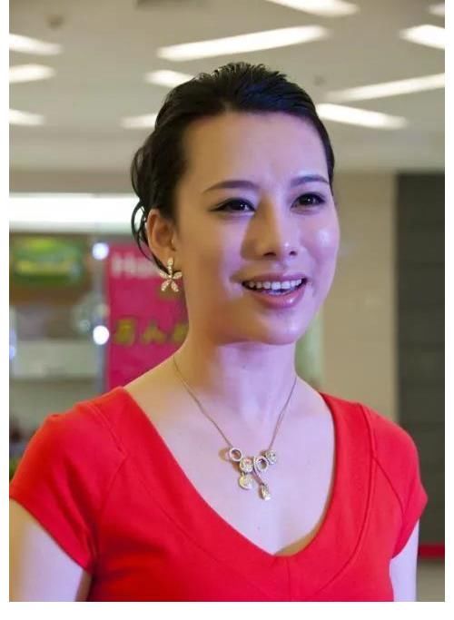 主持人|山東衛(wèi)視美女主持人：李毅