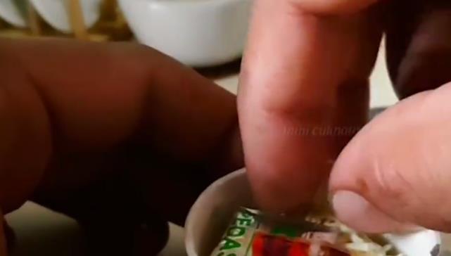 外国|外国的“迷你”的泡面,只有指甲盖大小,吃两百包未必能饱