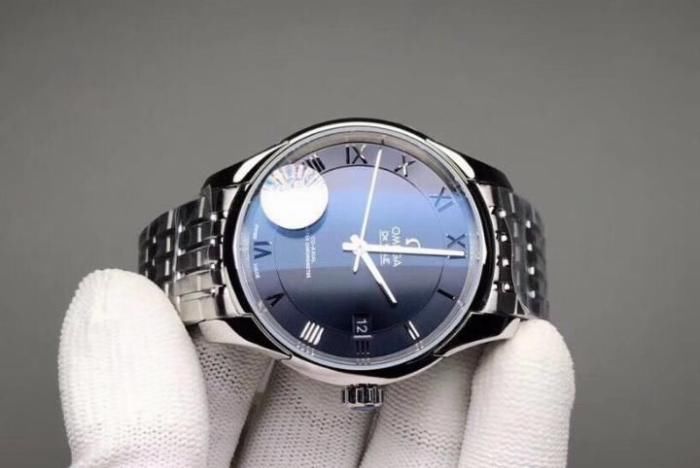 八年从业者告诉你“ 朋友圈”里的复刻表到底能不能买？