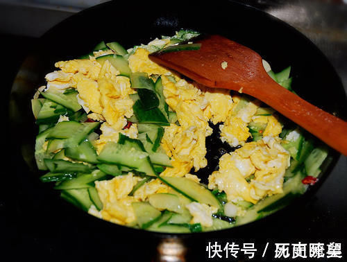 鸡蛋液|鸡蛋和它一起炒，头发乌黑，口臭没了，睡眠也好了，不懂就亏了！