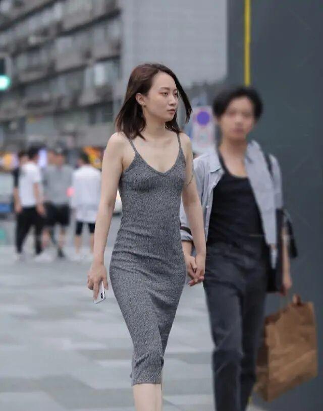 搭配|超时髦的连衣裙穿搭,让造型显得低调耐看,气质凸显