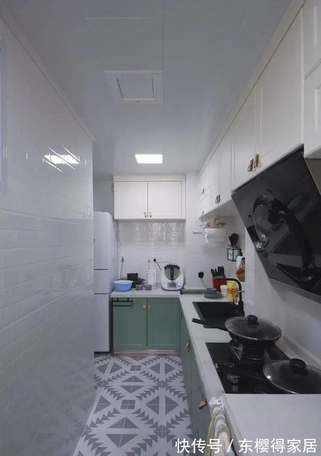 玻璃门|50㎡小户型单身公寓,巧用玻璃门作隔断,一个人住太舒服了