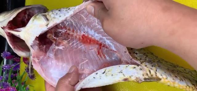 红烧鱼怎么做好吃?2个环节很重要,肉质鲜嫩味美不腥又入味