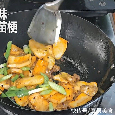 鲜味无敌的五花肉炒千页豆腐，大人小孩都爱吃