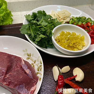 香菜|你小炒黄牛肉的正宗做法，简单几步，越吃越上瘾