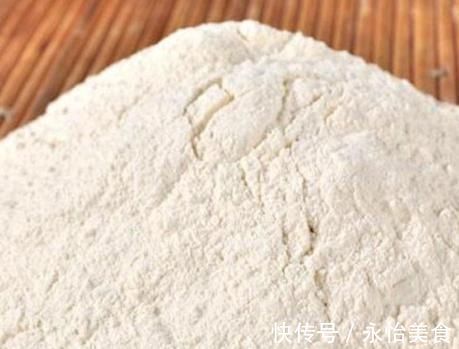 开水|烙饼想要柔软又多层?有人多抹油,有人用开水烫面,其实这都不对