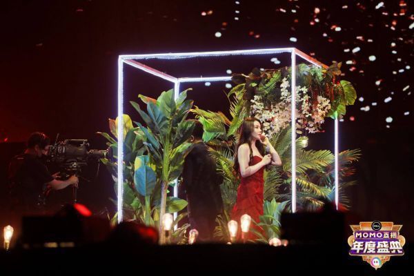 三家店|胡海泉参加陌陌年度盛典演出,与荼靡同台演唱歌曲《最美》