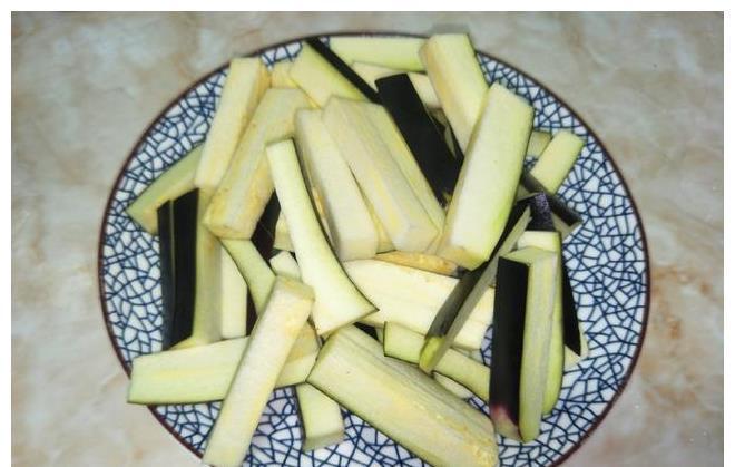 鱼香茄子|茄子简单美味的好吃做法，香软入味，搭配米饭超下饭
