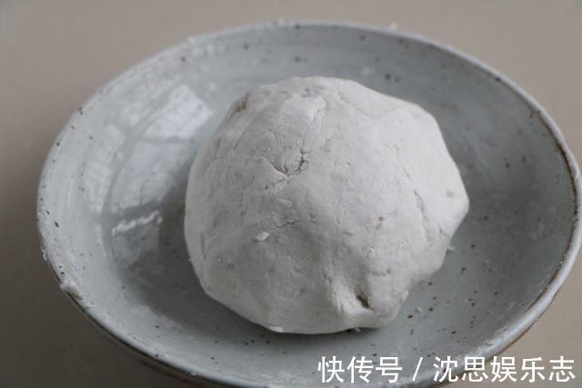 一款甜糯无比的滋粑，半个芋头1碗糯米粉，比汤圆都好吃
