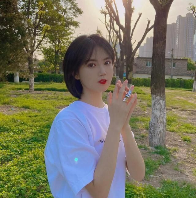 有这4个特点的女生,短发颜值更高!别再一味的选择长发,土挫圆