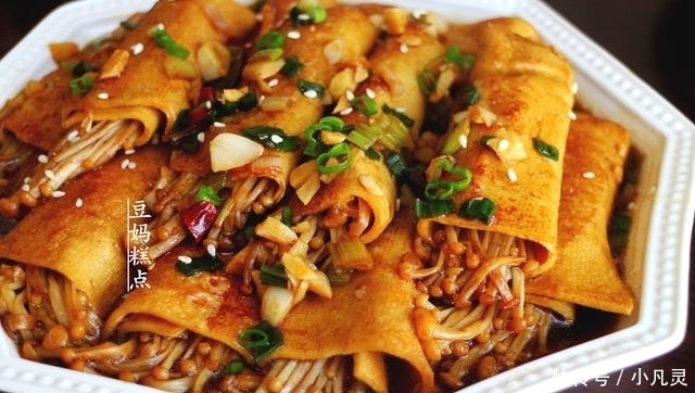 豆腐叶新吃法,卷一卷煎一煎,酱汁浓郁,素菜瞬间变大菜