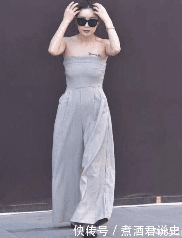 跟“帐篷”一样的连体裤,走路总感觉会不自在,为了时髦靓女真拼