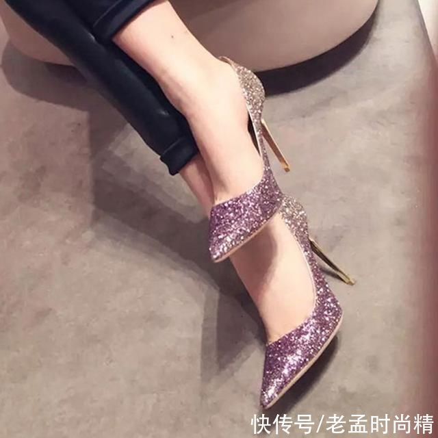 浅口 看一眼就能喜欢上的性感高跟鞋,走再多路也不怕累脚,还特显脚白