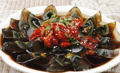 凉拌皮蛋,很多人都不会调料汁,大厨教你一招,和饭店的味道一样