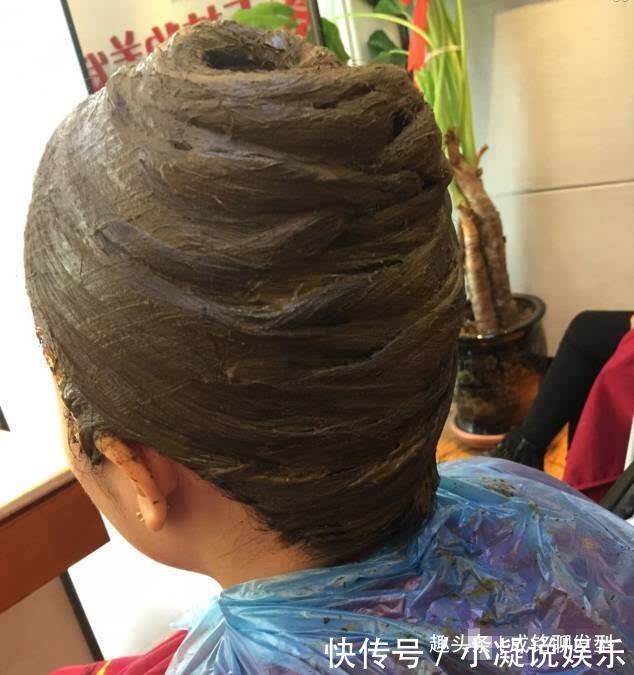 烫发|中老年女性都喜欢剪短发烫卷发染红发三个尴尬的原因,无可厚非