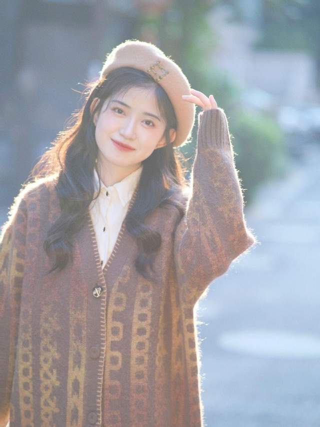 毛衣|秋冬想要穿出韩系风,试一试毛衣外套+皮短裤,时尚又不失性感