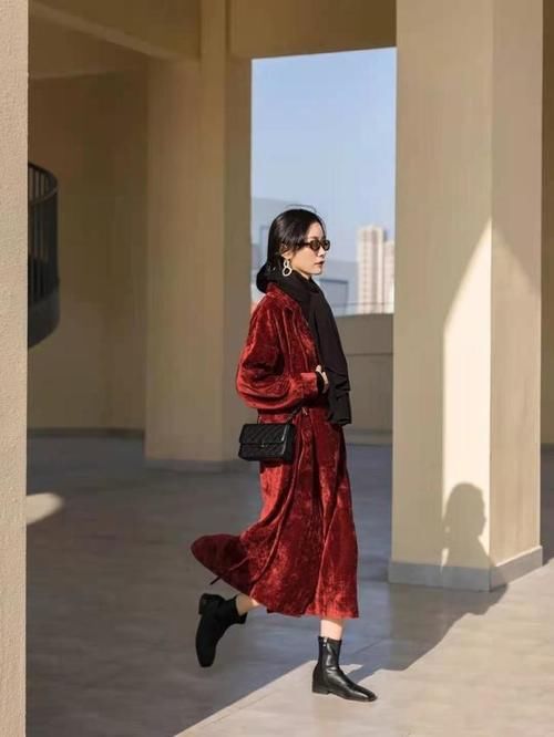 穿搭掌握这4种“色彩组合”，高级洋气显气色，精致女人都爱