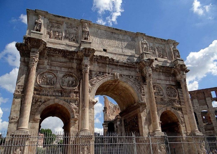 君士坦丁的黑历史,害死最像自己的大皇子,权力面前亲情一文不值