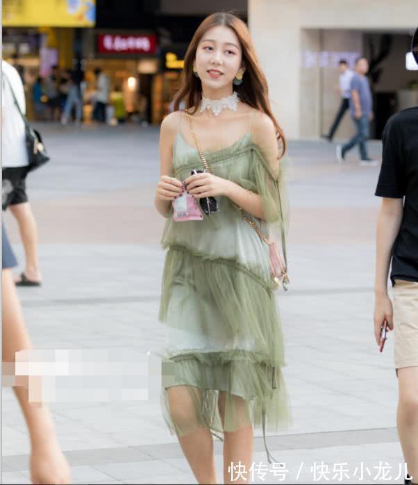 小姐姐 打底裤展现个性的潮流风格,能够精准的展现自己的气质