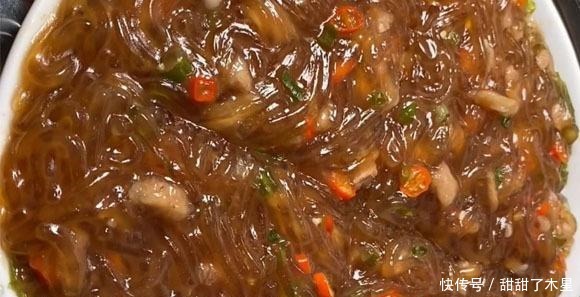 这食材耐放又便宜,多买些存起来,泡软后一拌一蒸,蘸酱吃真过瘾