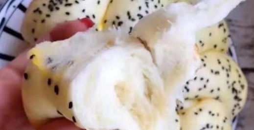 一碗面粉，2个鸡蛋，不用烤箱，一个电饭锅就可以做出美味的面包