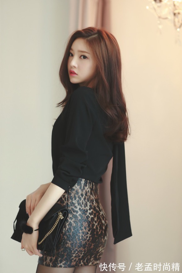 超短皮裙|正允,豹纹超短皮裙,有些悸动,只需在心底轻轻流淌