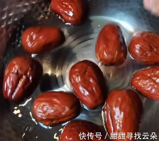 红枣炖芋头！