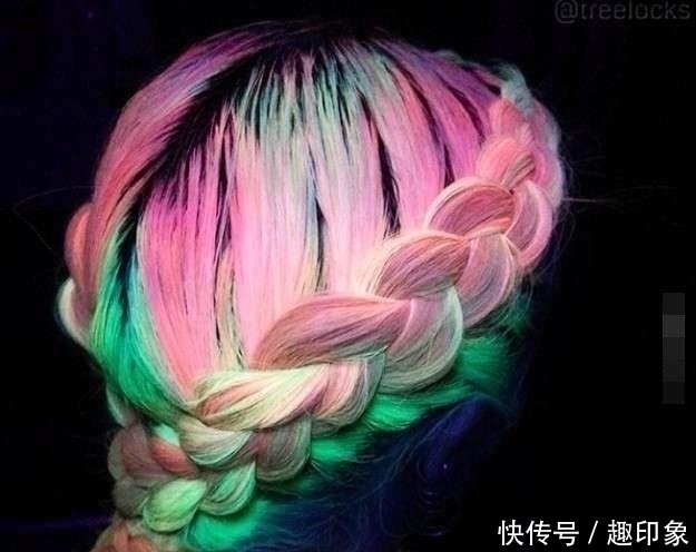 头发|她一辈子没剪过头发,一直染发,解开头发后居然变成了这样