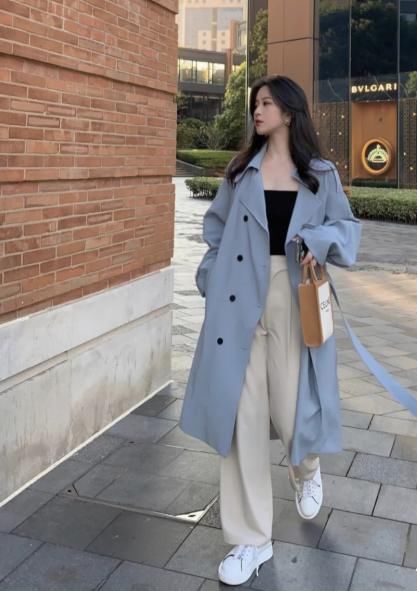 风衣穿得美不美，关键看内搭，早春选择这几款就对了