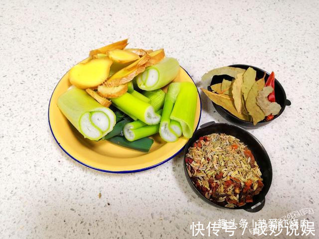 耳朵眼|一百多买个大猪头，卤好了全家都爱吃，肉香皮弹卷饼吃一点也不腻