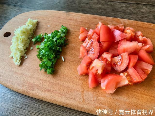 翻炒均匀|《中餐厅》林大厨的番茄炒蛋上热搜,是该先放番茄,还是先放蛋