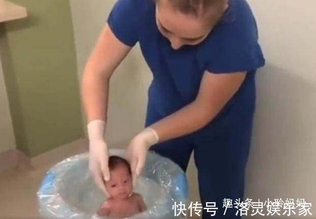 宝宝|将刚出生的宝宝放入水中,他还以为在羊水里,接下来的举动太萌了