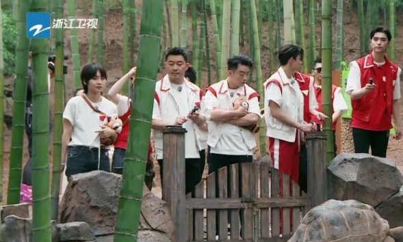 周笔畅|跑男节目时长不够，却用游玩的片段拼凑，蔡徐坤是罪魁祸首。