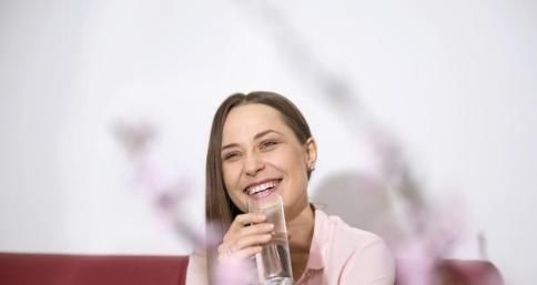 人体健康|早晨空腹喝水很“养生”？专家说：不留意3点，喝了也相当于没喝