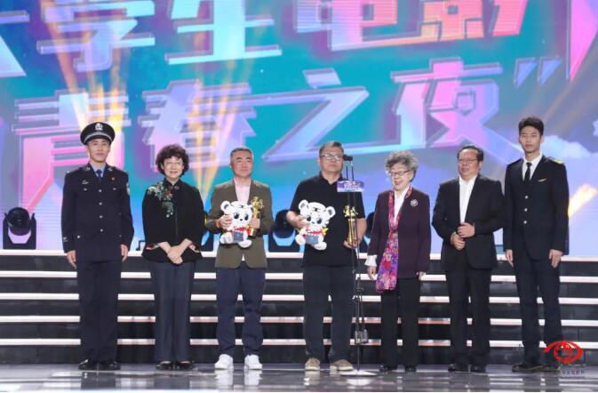 青春|大影節燃情“青春之夜” 徐帆劉浩存淚灑舞臺