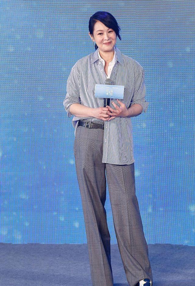 搭配|今秋流行的这“4款”裤子也太时髦了, 显高显瘦, 难怪明星也在穿