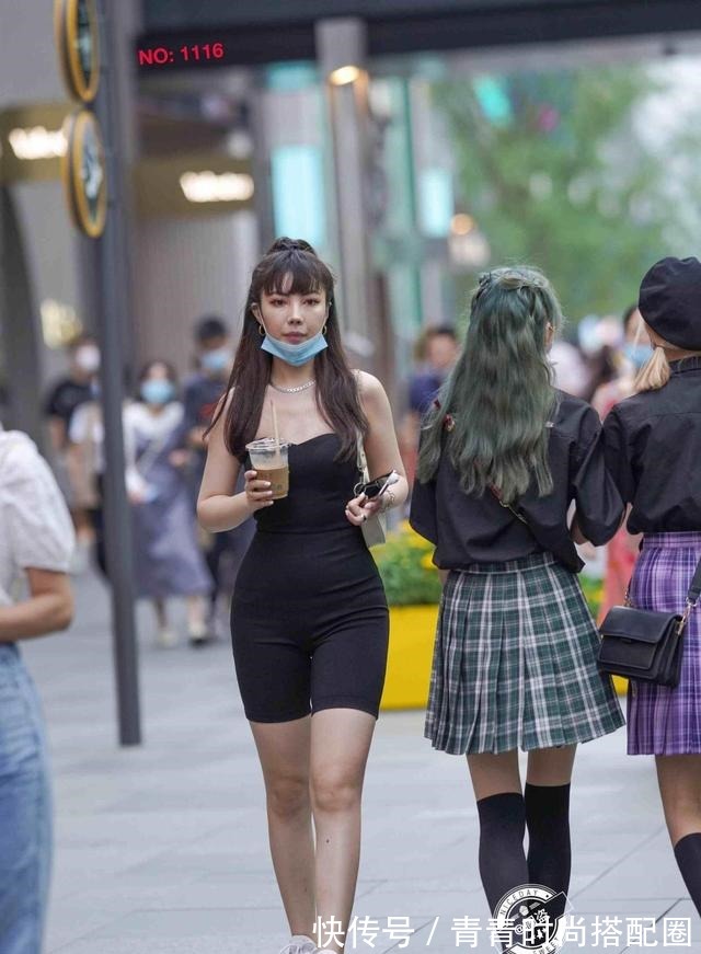 装扮 独具个性的瑜伽裤装扮平添美丽气质,透出不凡的格调,时尚精致!