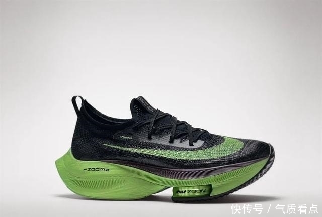篮球鞋 库里8与跑鞋共底的设计，究竟是创新还是失误？