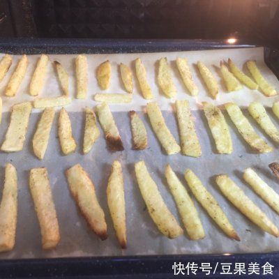 这道烤箱版薯条（一人份），超级简单，绝对下饭