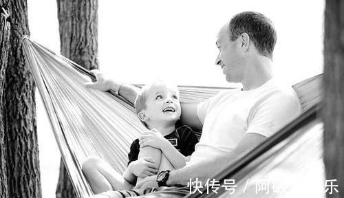 奶粉|“最淡定爸爸”火了,任由宝宝们玩奶粉,网友:这是家里有矿吗?