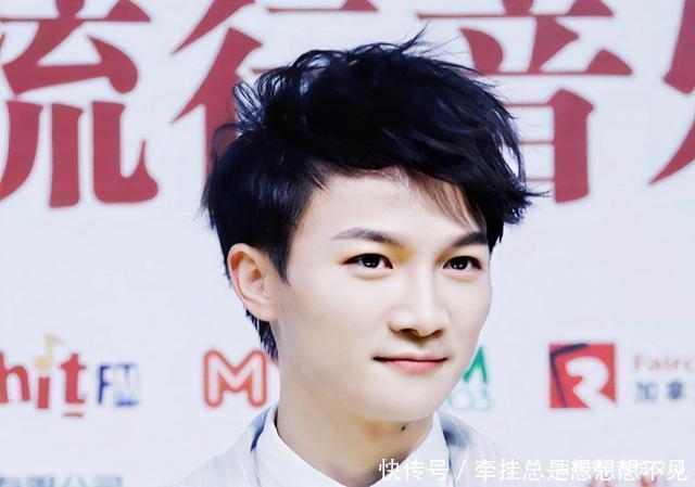 李荣浩|盲选二转学员单依纯夺得冠军，他们尴尬吗