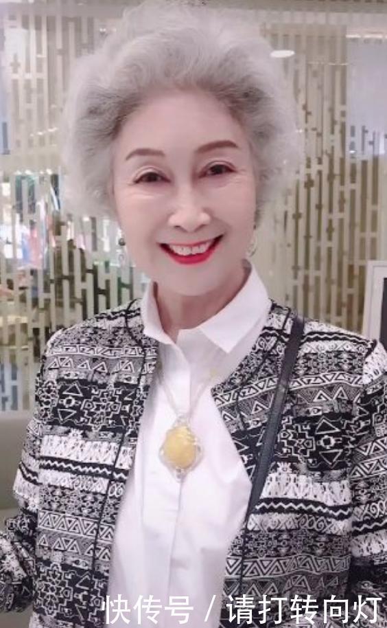 女人老了就得认命71岁“中国奶奶”闪耀时尚圈，气场不输超模